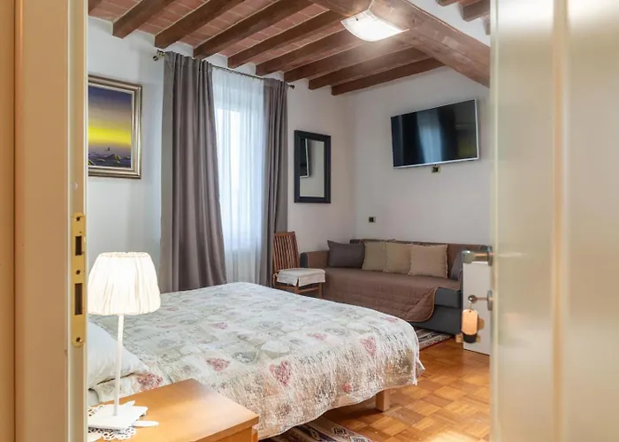 לינה וארוחת בוקר La Fossetta 3*